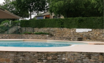 La piscine du camping les Châtaigniers en Sud Ardèche