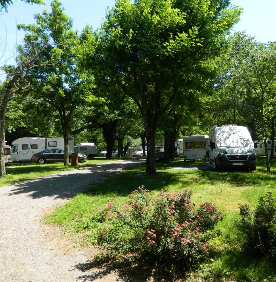 Emplacements ombragés pour tente, caravane et camping-car en Ardèche