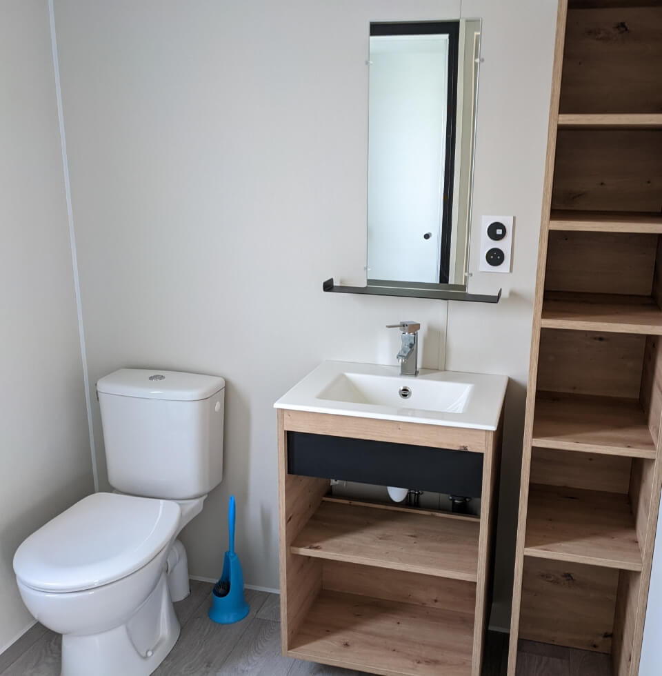 Salle de bain du mobil-home Bahia